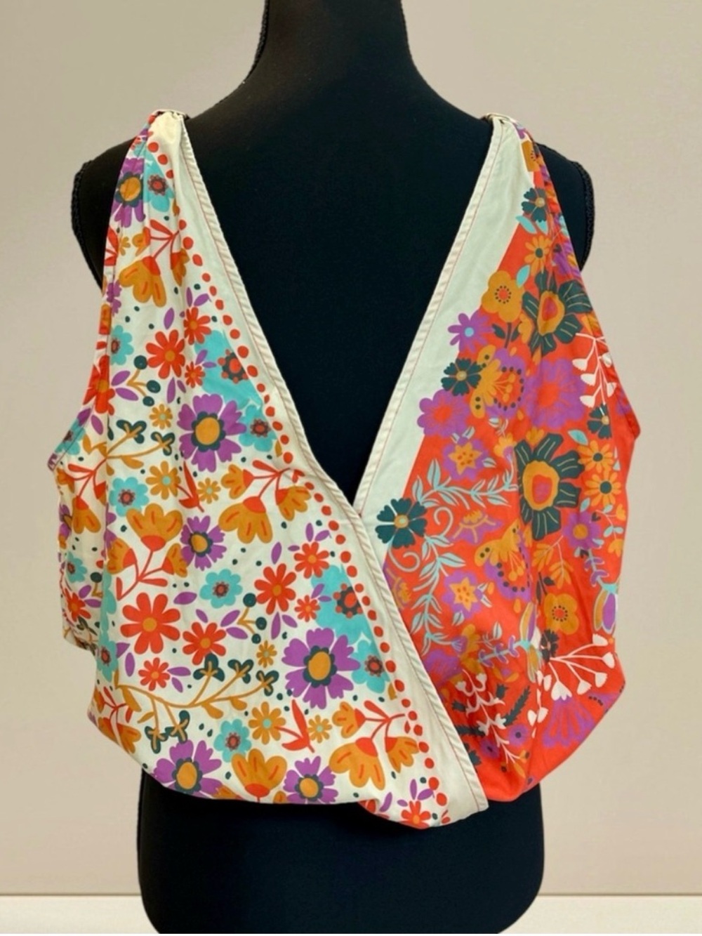 🔵NATURAL LIFE Like NEW Floral Patchwork V-Neck CHIC TOP - Orange & Cream